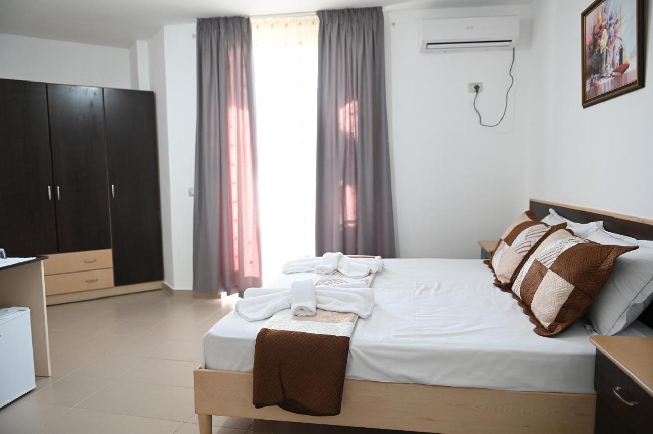 Vila Oxinn Kryemëdhenji Exterior photo