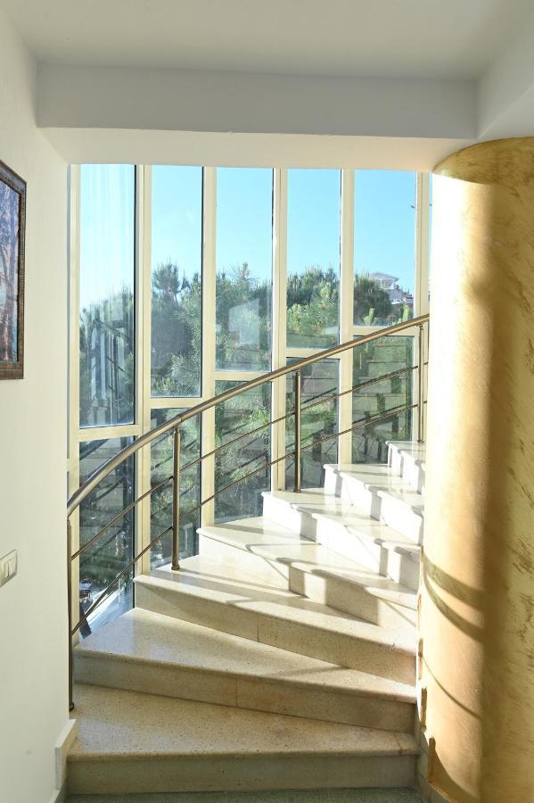Vila Oxinn Kryemëdhenji Exterior photo